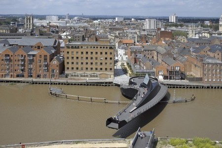 UK: River Hull Footbridge turns pedestrians into passengers | GizMag.com | @The Convergence of ICT, the Environment, Climate Change, EV and HEV Transportation & Distributed Renewable Energy | Scoop.it