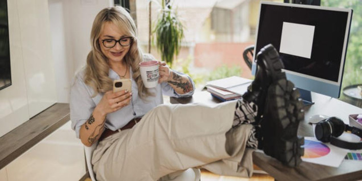 CEO says anyone who works from home is grabbing groceries or at the vet 30% of the time&mdash;and shows off his busy office at Friday 5 p.m. to prove it | Business Report - Making A Difference | Scoop.it