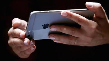 Apple ramps up AI hiring in smartphone battle | Technology Report - Changing Our World | Scoop.it
