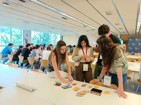 Una cinquantena d’estudiants dissenyen eines digitals per millorar l’experiència d’aprenentatge a primària | Recull de premsa (Localret) | Scoop.it