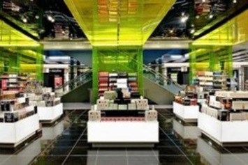 Chinese Travellers Make Nearly 25% Of Luxury Purchases At Heathrow | Travel Retail | Scoop.it