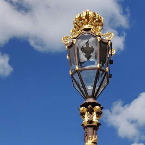 Light ZOOM Lumière - Portail de la Lumière et de l'Éclairage on LinkedIn: #grandeest #lorraine #nancy #éclairagepublic #candelabre #patrimoine… | Lighting in art | Scoop.it