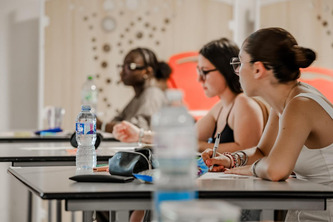 Distributions d&rsquo;eau, a&eacute;ration ou investissements cons&eacute;quents&nbsp;: les &eacute;tablissements scolaires cherchent la solution face &agrave; la canicule | Politiques publiques et soci&eacute;t&eacute; | Scoop.it