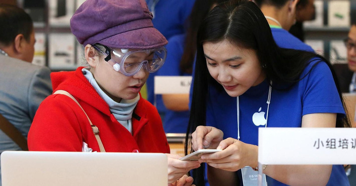 China shuts down Apple's iTunes Movies, iBooks store | Technology Report - Changing Our World | Scoop.it