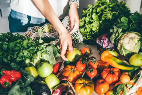 Una revisión de estudios desde hace 40 años confirma que las dietas vegetariana y vegana reducen las grasas en sangre | Salud y bienestar | EL PAÍS | Dirección General y Legislación | Scoop.it
