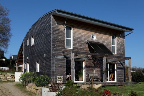 Maison bioclimatique à saint Nolff sur : Дизайн крыши / budmaydan.com | Architecture, maisons bois & bioclimatiques | Scoop.it