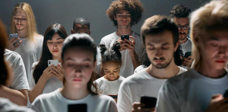 Réseaux sociaux : une hyper-conscience de soi qui amplifie le mal-être des jeunes ? | @ZeHub | Scoop.it