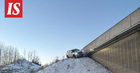 Auto p&auml;&auml;tyi erikoiseen paikkaan Espoossa &ndash; &rdquo;Onni onnettomuudessa&rdquo; | 1Uutiset - Lukemisen t&auml;hden | Scoop.it