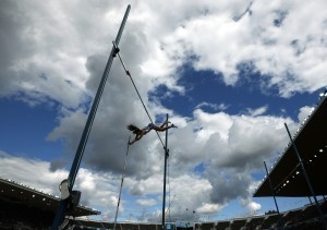 Olympic Physics: How Pole Vaulters Go Over the Top - Wired News | Ciencia-Física | Scoop.it