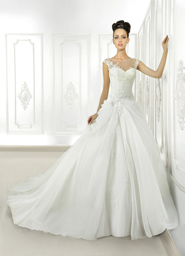 Robe de mariée cosmobella 7734 d'occasion - Pas de Calais | Robes de mariée d'occasion | Scoop.it