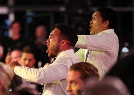 Rugby league: Impromptu haka for Dally M Medal winner, Warriors fullback Roger Tuivasa-Sheck | NZ Warriors Rugby League | Scoop.it