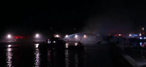 Fire Destroys Yachts in Piraeus Marina, Pollution Fears Rise / le 13.11.2025 | Pollution accidentelle des eaux (+ déchets plastiques) | Scoop.it