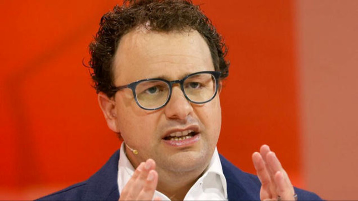 CEO of AI company reveals which specific jobs are most at risk of being replaced after Bill Gates issued chilling warning | Business Report - Making A Difference | Scoop.it