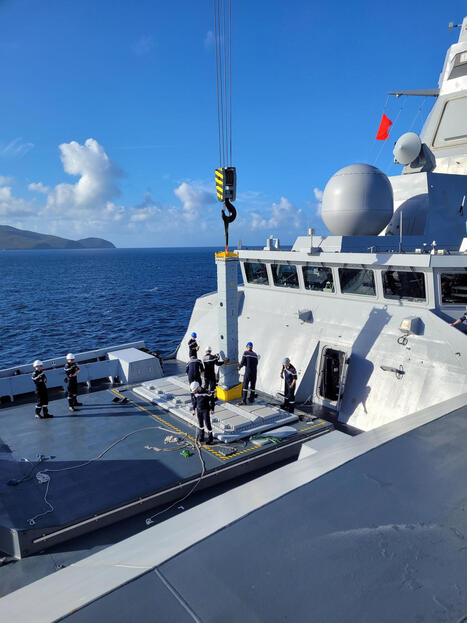 La Marine nationale exp&eacute;rimente le rechargement &agrave; la mer de missiles Aster entre une FDI et un BRF | DEFENSE NEWS | Scoop.it