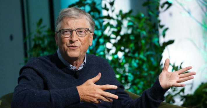 Bill Gates refuses to downsize from ‘gigantic’ Seattle megamansion with 24 bathrooms on 66,000-square-foot compound — despite being a single empty nester. Here’s why that’s normal in 2025 | Real Estate Report | Scoop.it