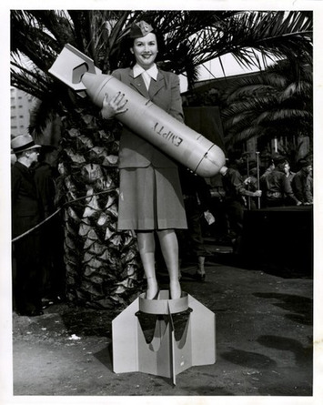 What A Bombshell | Kitschy Kitschy Coo | Antiques & Vintage Collectibles | Scoop.it
