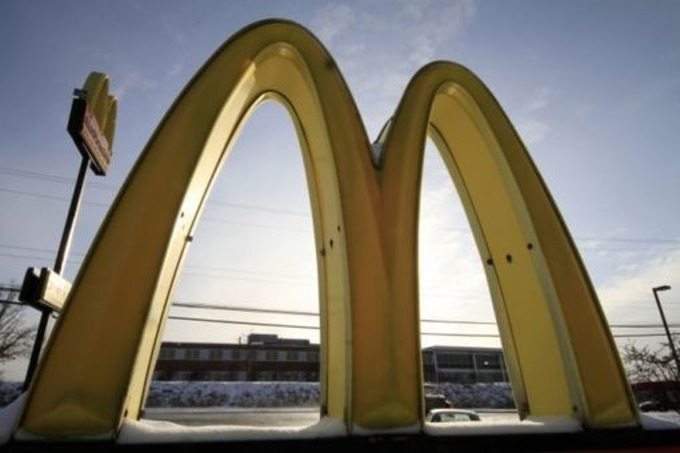 McDonald's sued by workers over low pay - Newsday | real utopias | Scoop.it