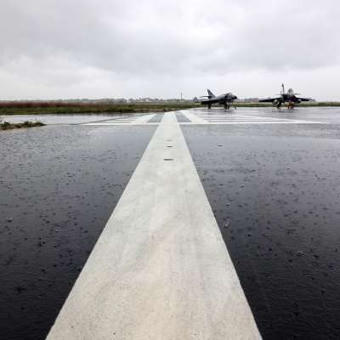 Marine nationale : l’École du personnel de pont d’envol se dote d’une nouvelle aire de manœuvre | DEFENSE NEWS | Scoop.it