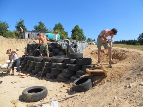Chantier insolite en Dordogne : la construction d'une maison bioclimatique avec des pneus | Build Green, pour un habitat écologique | Scoop.it