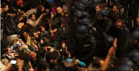 La police ne parvient pas &agrave; d&eacute;loger les Indign&eacute;s de la D&eacute;fense &ndash; Metro | Et si demain...les indign&eacute;es... | Scoop.it