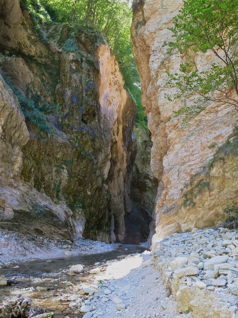 Valle del Fiastrone, canyon and lake Fiastra | Good Things From Italy - Le Cose Buone d'Italia | Scoop.it