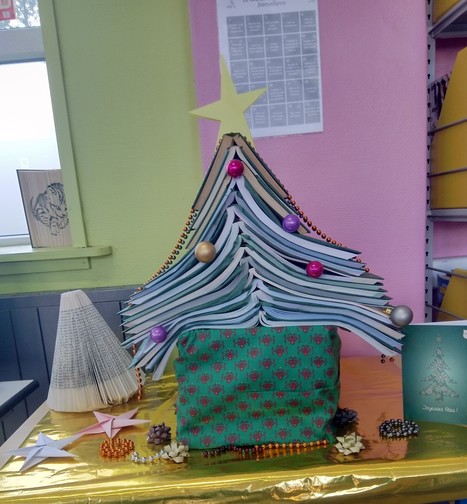 Les sapins "livres" du CDI | Les news des lycées Saint-Vincent-de-Paul et Notre-Dame du Sacré-Coeur de Loos | Scoop.it