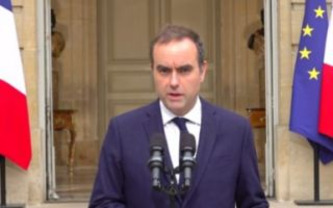 Les macronistes tentent des concessions inattendues à la gauche pour essayer d'éviter la dissolution  | Politiques publiques et société | Scoop.it