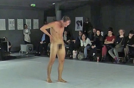 Un « artiste » joue avec son pénis devant des enfants : du "lard moderne" minable | ACTUALITÉ | Scoop.it
