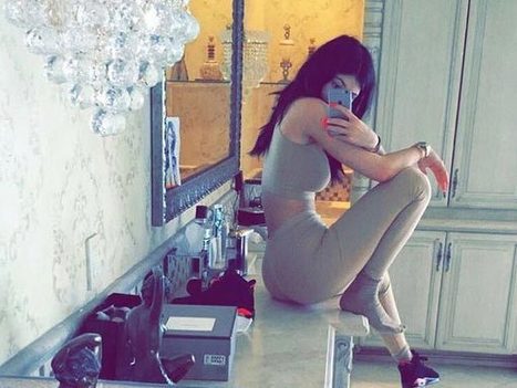 Kylie Jenner Slams Pregnancy Rumours On Twitter | CelebrityFashion | Scoop.it