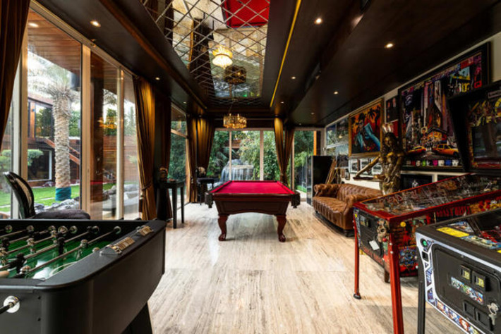 &lsquo;Playful&rsquo; Dubai Megamansion With a Jellyfish Tank You Can Lay Inside Asks AED 135 Million | Real Estate Report | Scoop.it