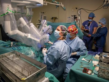Les robots chirurgicaux se multiplient malgré les débats sur leur efficacité #hcsmeufr #esante #digitalhealth | e-sante | Scoop.it