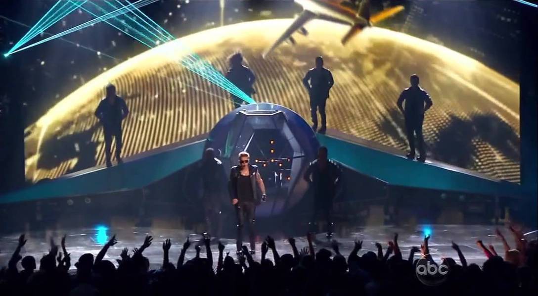 Take the long way home faithless. Дрейк лайф с микрофоном. Jagger music awards мос. Meg myers take me to the disco. Молодые исполнители поп музыки.