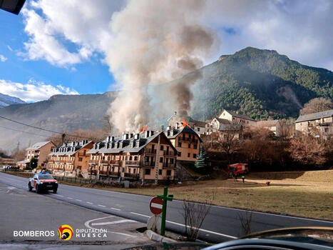 Aparatoso incendio en Parz&aacute;n | Vall&eacute;es d'Aure & Louron - Pyr&eacute;n&eacute;es | Scoop.it