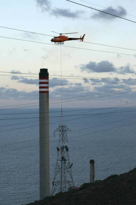 El ingenioso sistema que usa Canarias para cambiar enormes postes de luz desde el aire | tecno4 | Scoop.it
