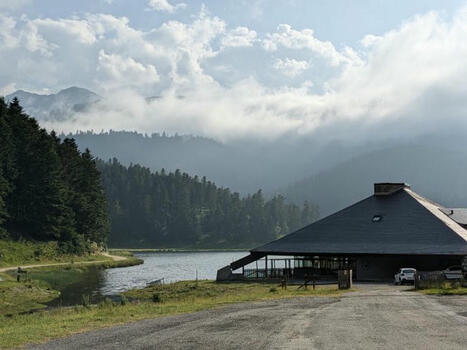 Payolle - L'Arcoch : vue sur le lac et cuisine au brasero cet été | Vallées d'Aure & Louron - Pyrénées | Scoop.it
