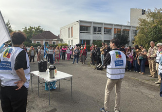 Mobilisation des enseignants&nbsp;: une cinquantaine de personnes r&eacute;unies &agrave; Mont-de-Marsan devant la DSDEN des Landes | Landes - Conseils municipaux & communautaires | Scoop.it