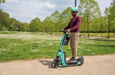 Trottinettes &eacute;lectriques : quelle utilit&eacute; pour les arr&ecirc;t&eacute;s locaux imposant casque et gilet ? | Veille juridique du CDG13 | Scoop.it