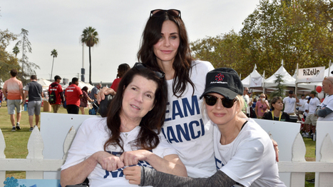 Renee Zellweger, Courteney Cox Honor Publicist Nanci Ryder at ALS Walk &ndash; | #ALS AWARENESS #LouGehrigsDisease #PARKINSONS | Scoop.it