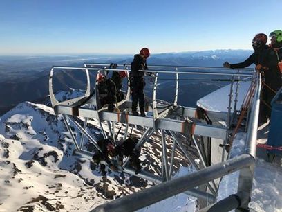 Montage du "Ponton dans le ciel" par MECAMONT HYDRO #PicduMidi #Bigorre | Vall&eacute;es d'Aure & Louron - Pyr&eacute;n&eacute;es | Scoop.it