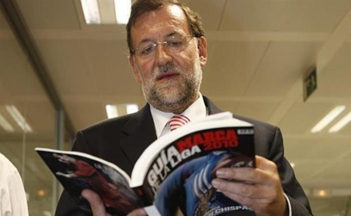 Rajoy se equivoca y presenta como documento de gobierno la 'Guía Marca de La Liga' de fútbol · eljueves.es · ¡Manda güevos! | Partido Popular, una visión crítica | Scoop.it