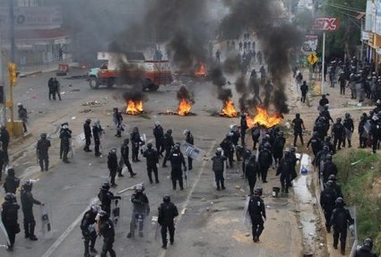 Répression à Oaxaca (Mexique) : 15 heures d'affrontements, 8 morts, des dizaines de blessés, 22 personnes disparues | Indignations & GLOBAL(R)EVOLUTION | Scoop.it