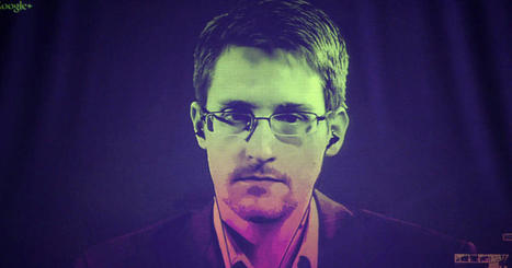 Edward Snowden reçoit un passeport, après avoir juré allégeance à la Russie ...