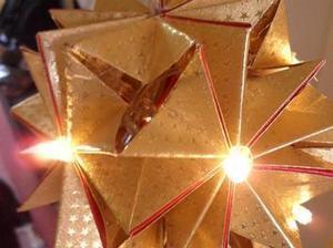 Pliage et collage d'une étoile en boule LED | Le coin des bricoleurs | Best of coin des bricoleurs | Scoop.it