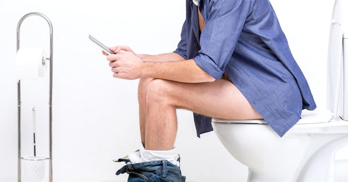 Study reveals what people do with their phones in the bathroom | The Health Report | Scoop.it