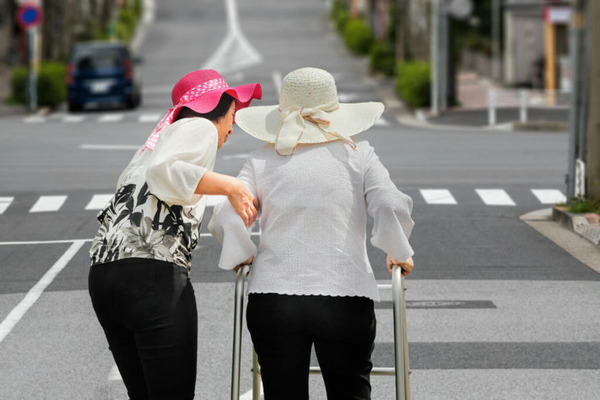 Au Japon, il est possible de louer une grand-mère pour compagnie et conseils de vie | Aidants | Scoop.it