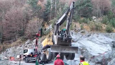 La manœuvre impressionnante pour évacuer une pelle de 16 tonnes bloquée sur un pont menaçant de s'écrouler en vallée de Pineta | Vallées d'Aure & Louron - Pyrénées | Scoop.it