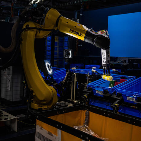 Amazon Plans to Replace More Than Half a Million Jobs With Robots | EdTech: The New Normal | Scoop.it