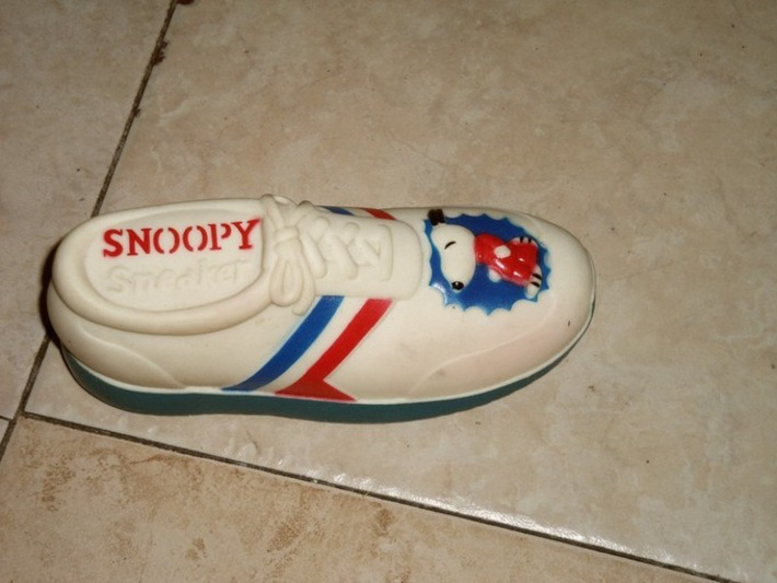 VINTAGE 1958 SNOOPY SQUEAKING SNEAKER | Kitsch | Scoop.it