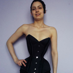 This woman wears corsets all day to make 16-inch waist even smaller | Soup for thought | Scoop.it