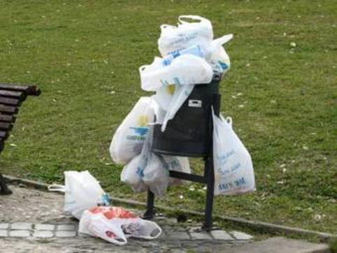 L'Europe se décide enfin à légiférer contre les sacs plastiques (vidéo) - notre-planete.info | Veille territoriale AURH | Scoop.it